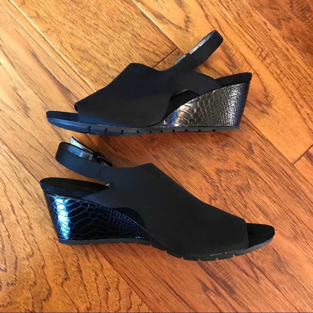 Bandolino Size 9 Black Wedges NWOT
